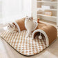 🐱🕳️ ¡TIEMPO LIMITADO 50% DESCUENTO! 🔮 Túnel y Cama de Felpa 3 en 1 para Gatos – Tres Entradas Divertidas· Juguetes Pom-Pom Interactivos y Alfombrilla a Cuadros ✨